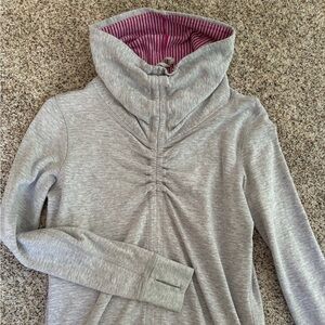 Lululemon Mock-Neck Reversible Pull-Over. Size 6.